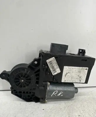Peugeot 307 Front door window regulator motor 0130821767