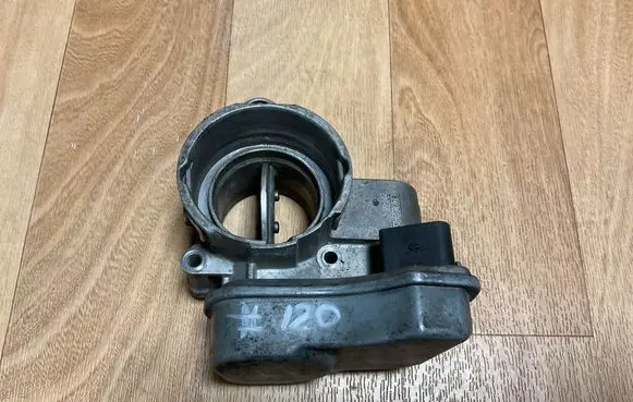 Volkswagen PASSAT B6 Throttle valve 03G128063B