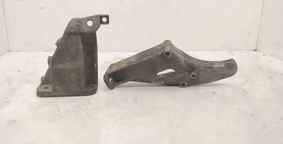 BMW 5 E34 Engine mounting bracket 1135764 1139424