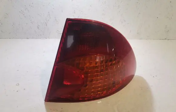 Toyota Avensis T220 Rear/tail lights
