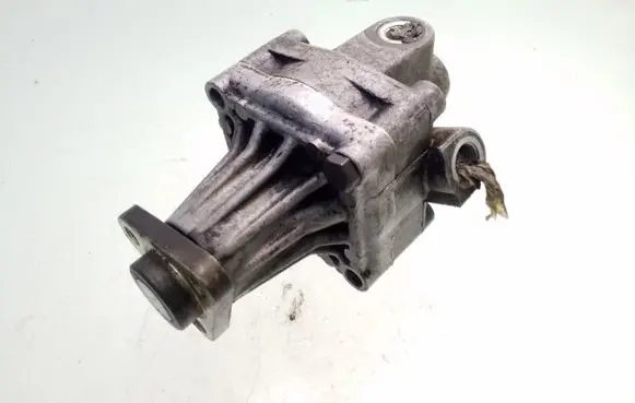 BMW 7 E32 Power steering pump 1131239 1114111 7682955102