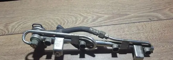 Volkswagen PASSAT B5 Fuel main line pipe 058133681b
