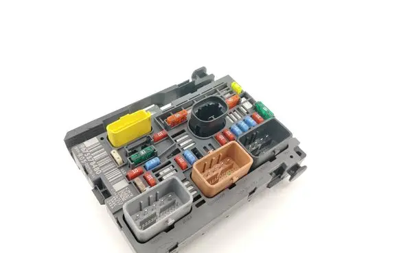 Peugeot 308 Fuse module 9675878480