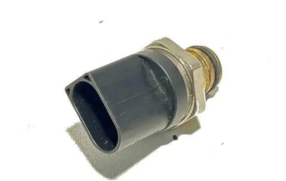 Volkswagen Golf VII Fuel pressure sensor 06H906051J 18985