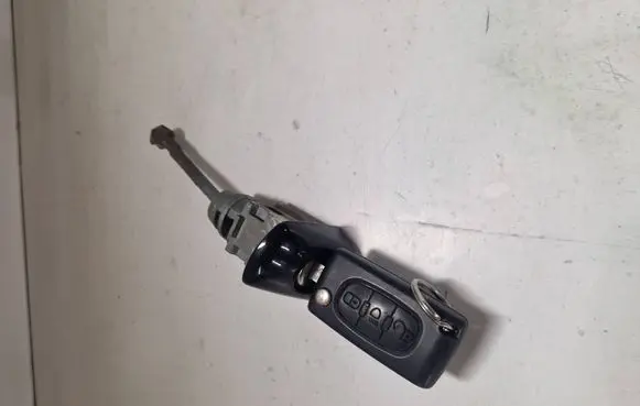 Citroen C4 I Picasso Front door lock (next to the handle) 
