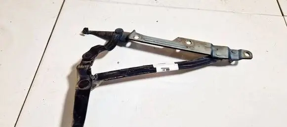 Engine bonnet/hood hinges