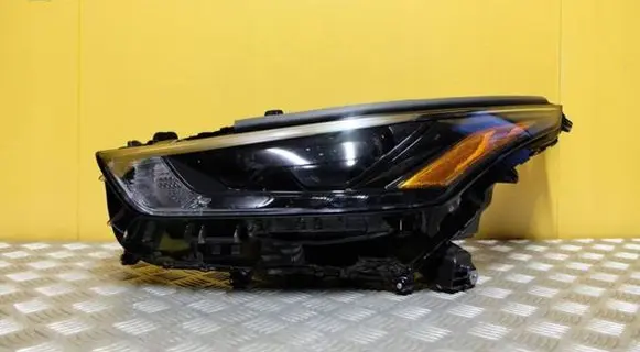 Toyota Highlander XU50 Headlight/headlamp 10100-8A0M4 2918