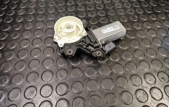 Audi A8 S8 D4 4H Rear door soft close latching motor 4F0837060