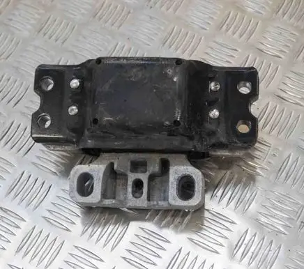 Volkswagen PASSAT B6 Engine mount bracket 3C0199555P