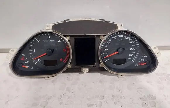 Audi A6 S6 C6 4F Speedometer (instrument cluster) 4F0920900S 4F0910890A