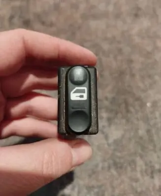 Nissan Qashqai Central locking switch button 21000A P0M08