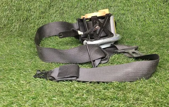 Opel Insignia A Front seatbelt 13303849