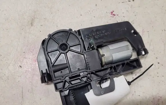 Mercedes-Benz E W211 Seat adjustment motor 0009700026