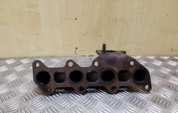 Toyota Auris E180 Exhaust manifold