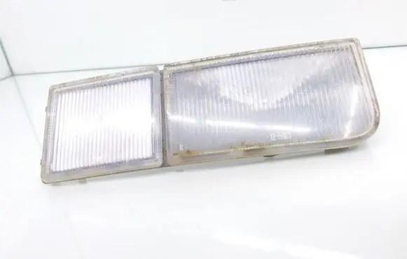 Volkswagen PASSAT B4 Front reflector 125083B