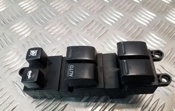 Nissan Primera Electric window control switch 25401AV640