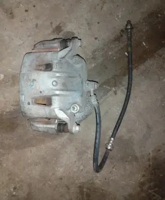 Nissan Leaf I (ZE0) Front brake caliper