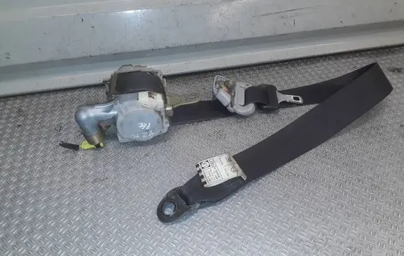 Toyota Corolla Verso E121 Front seatbelt 467053
