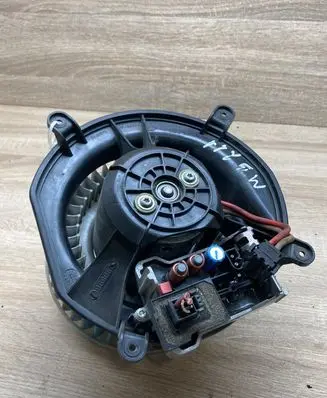 Mercedes-Benz CLS C219 Heater fan/blower A2308210251
