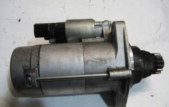 Volkswagen Tiguan Starter motor 02M911024B