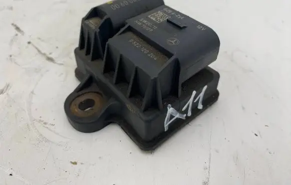 Mercedes-Benz C W204 Glow plug pre-heat relay A6519000900 1204803289