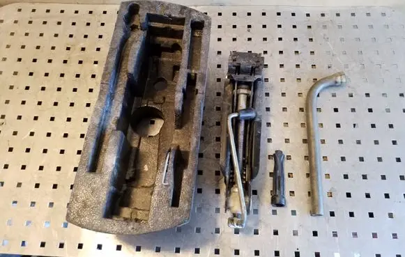 Volkswagen Golf VI Tool set 1J0012115AF 1K0011031AB 4D0012219A