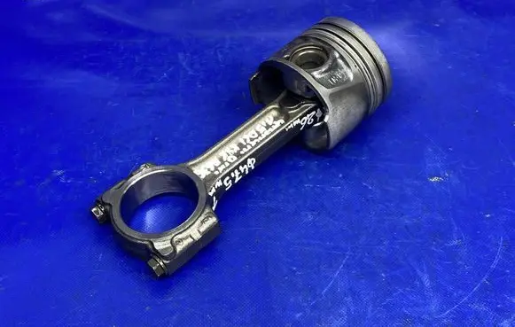 Nissan Qashqai Piston with connecting rod 7657H