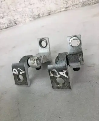 Volkswagen Touran III Front door hinge set 8x0831404e