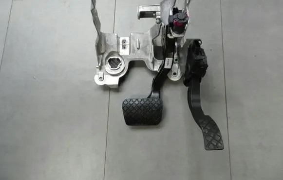 Audi A5 Sportback 8TA Pedal assembly 8K1721117