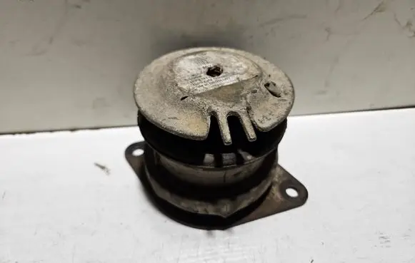 Engine mount bracket