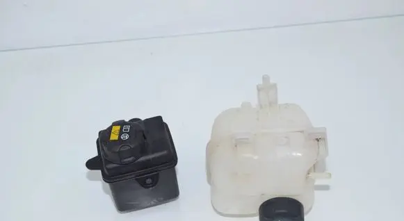 BMW i3 Coolant expansion tank/reservoir 9327150 7823626 64129327150