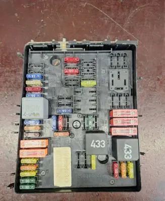Volkswagen Golf V Fuse module 1K0937124H 015345021