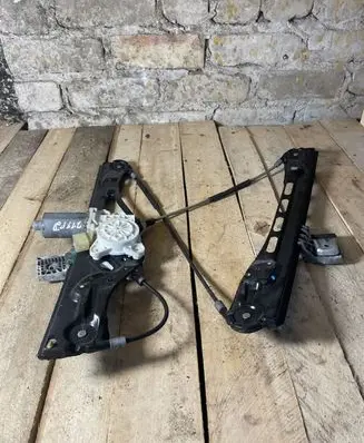 Mercedes-Benz E W211 Front door window regulator with motor A2117200246