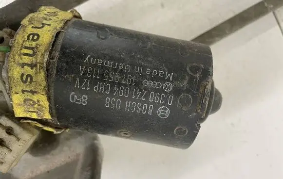Volkswagen Golf II Wiper motor 0390241094
