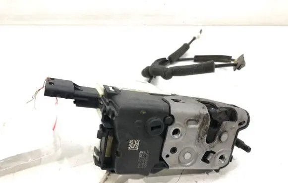 Citroen DS3 Front door lock 732312