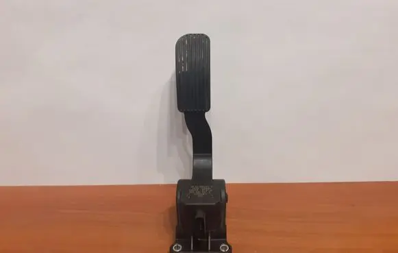 Mercedes-Benz Sprinter W906 Accelerator throttle pedal A4473000200 0280755025