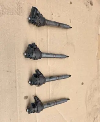 Volkswagen PASSAT B8 Fuel injectors set 04L130227AC
