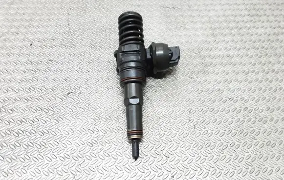 Seat Alhambra (Mk1) Fuel injector 038130073AJ