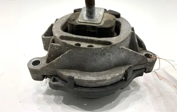 BMW 3 F30 F35 F31 Engine mount vacuum valve 6863821