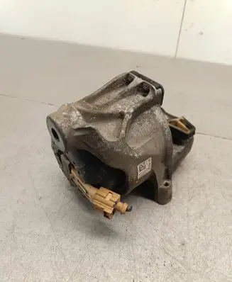 Engine mount bracket
