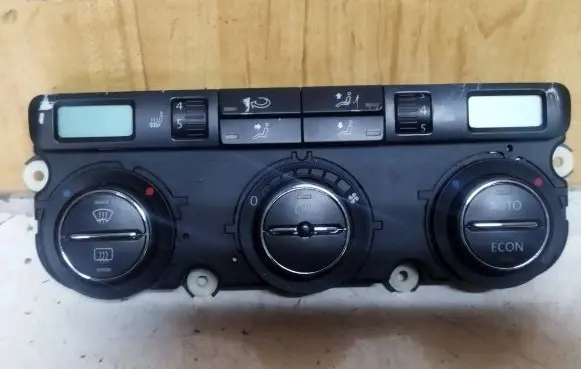 Volkswagen Golf V Climate control unit