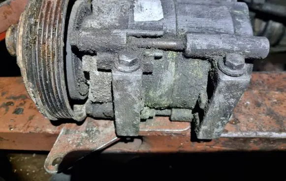 Ford Mondeo MK I Air conditioning (A/C) compressor (pump)
