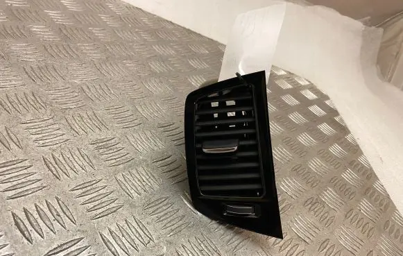 Volvo XC90 Dash center air vent grill 31366453 31651282