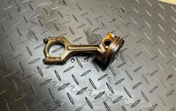 BMW X5 E70 Piston with connecting rod 7624408