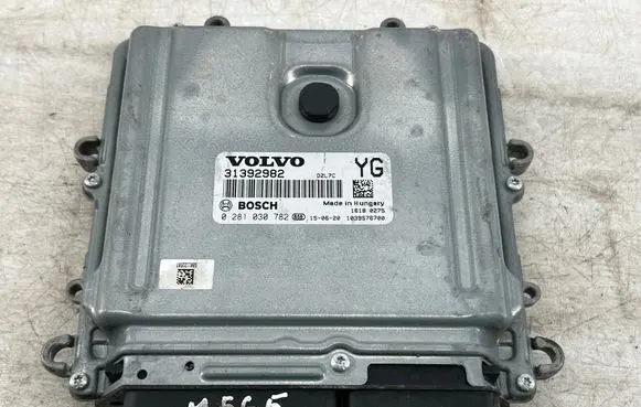 Volvo XC60 Engine control unit/module 31392982 1039S76700 0281030782