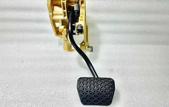 BMW 5 E60 E61 Brake pedal 6759947