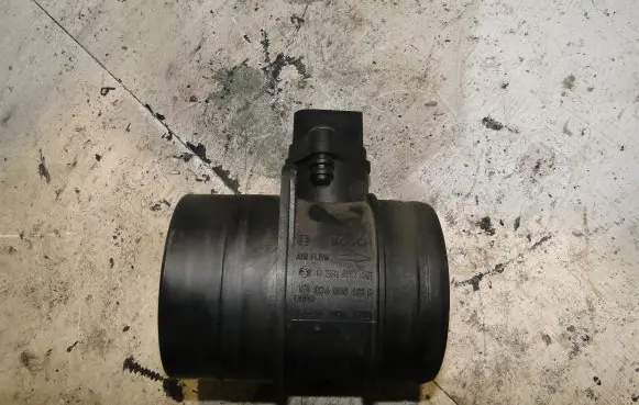 Volkswagen Golf V Mass air flow meter 0281002461 074906461B