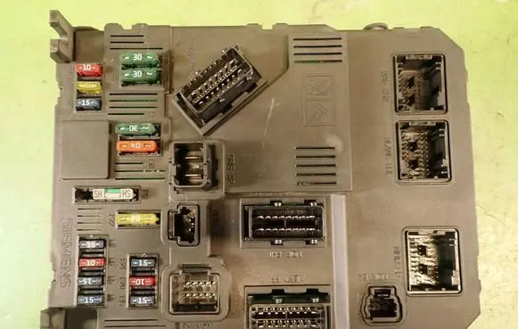 Peugeot 206 Fuse module