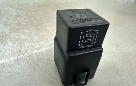Coolant fan relay