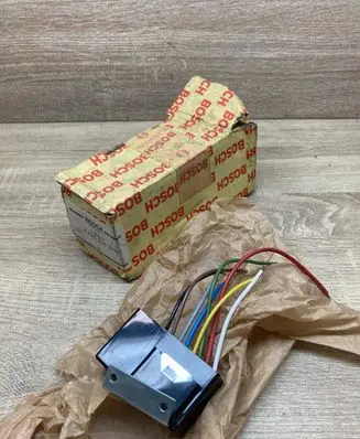 Mercedes-Benz 250 280 C CE W114 Window wiper relay 0335320005